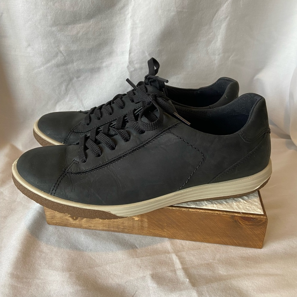 Ecco Hydromax Danish Design Black Leather Athletic Shoe Low-Top US 6-6.5. EU 37